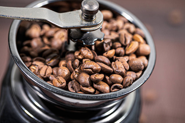 The fried coffee beans lie in a coffee grinder. Arab coffee is p - Fotoğraf, Görsel