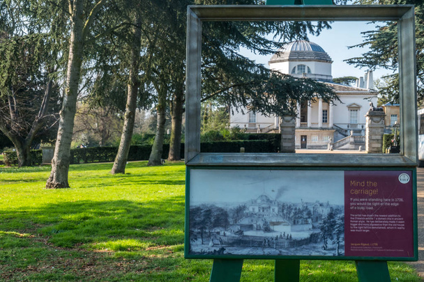 Front of Chiswick House on West London, Uk. Chiswick House is a  - Φωτογραφία, εικόνα