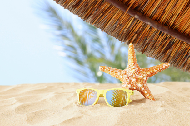 holidays. sand beach, sunglasses and starfish in front of summer sea background with copy space - Foto, Bild