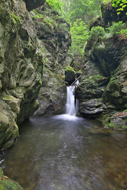 Wodospad na srebrny Brook, Republika Czeska - Zdjęcie, obraz