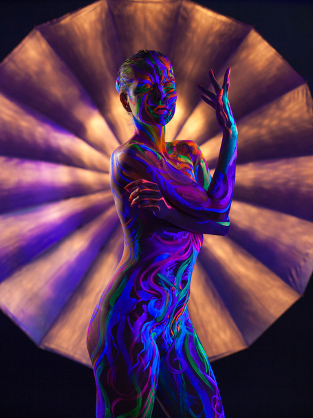 Sensual naked model with bright pattern on body - Fotoğraf, Görsel