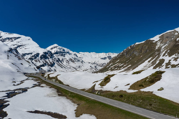 amazing view of Grossglockner mountains and road - Foto, Imagen