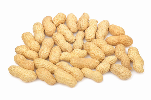 Amendoim em casca de amendoim isolado sobre fundo branco - Foto, Imagem