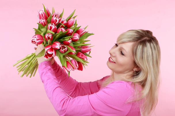 Happy smiling woman with tulip flower bunch - Fotó, kép