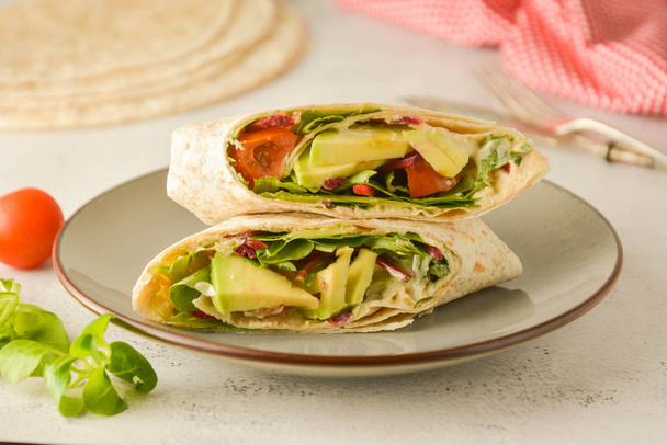 Wraps or torttila. Avocado, vegan wrap sandwiches. Healthy food. - Foto, imagen