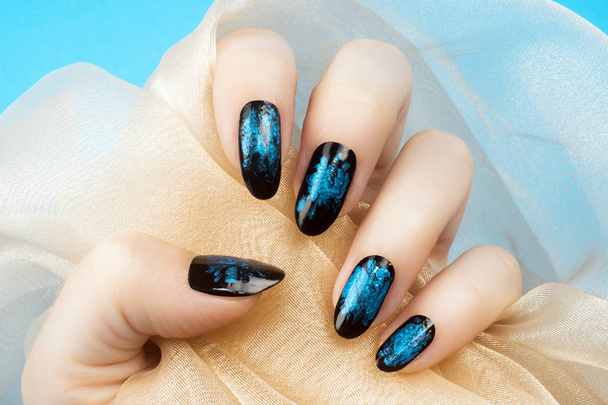 niebieskie paznokcie manicure - Zdjęcie, obraz