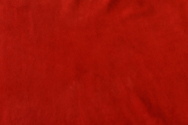 Fondo mate rojo oscuro de tela de gamuza, primer plano. Textura de terciopelo de cuero de vino sin costura
. - Foto, imagen