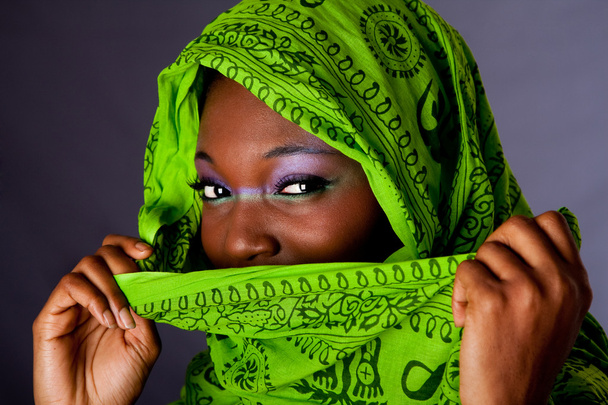 Afrikalı kadın eşarp ile - Fotoğraf, Görsel