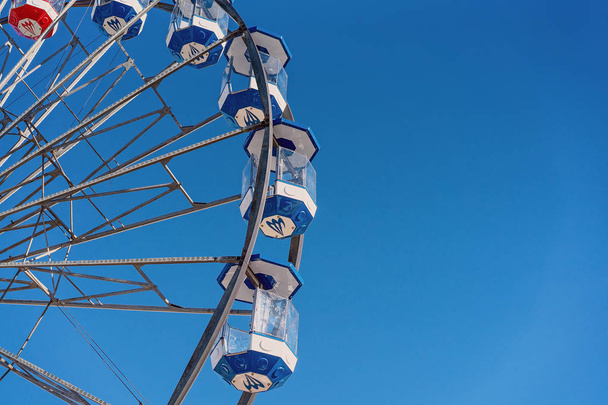 Ferris Wheel Ride haut dans le ciel
 - Photo, image