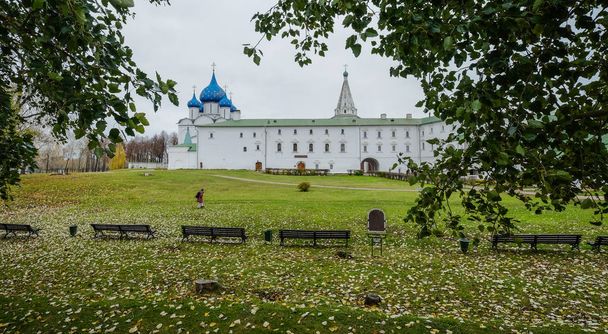 Ortodoksinen kirkko Suzdalissa, Venäjällä
  - Valokuva, kuva