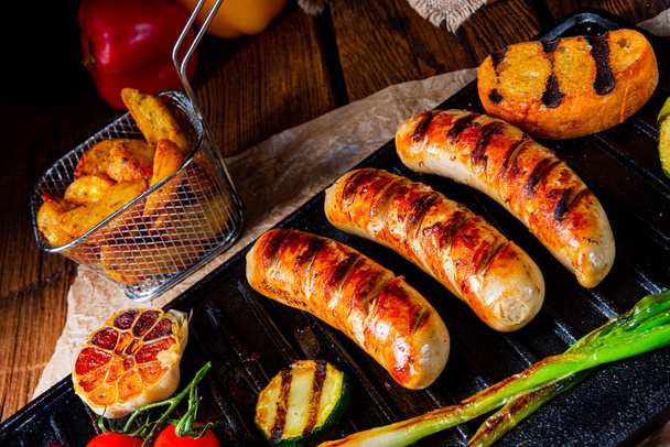 Delicious  grilled sausage with various grilled vegetables - Foto, Imagen