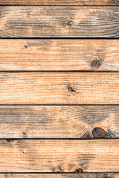 Table rustique construite avec des planches de bois vieilli
 - Photo, image
