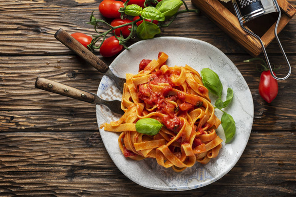 pasta fettuccine with tomato and basil - 写真・画像