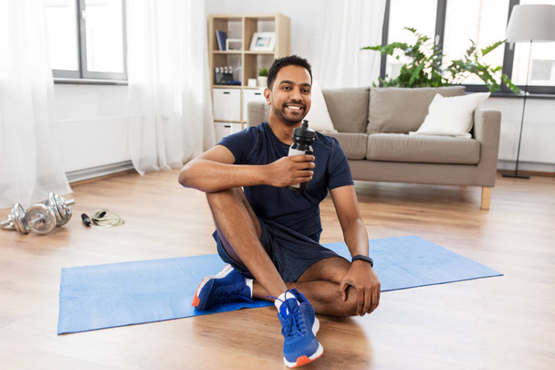 indian man drinking water after training at home - Zdjęcie, obraz
