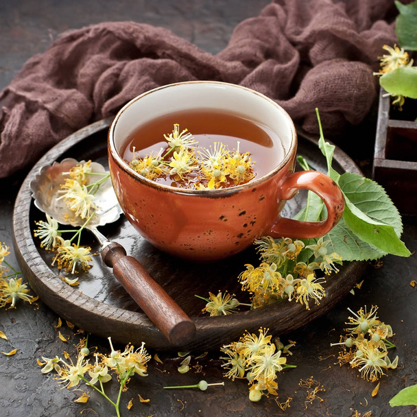 Zdravý a lahodný čaj v džbánu - Fotografie, Obrázek