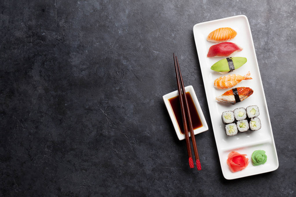 Set de sushi japonés
 - Foto, Imagen