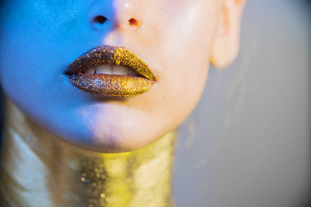 close up portrait girl hold makeup brush, gold face makeup - Φωτογραφία, εικόνα