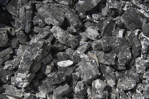 bir barbekü arka plan dan kömürlerin siyah doku - Fotoğraf, Görsel