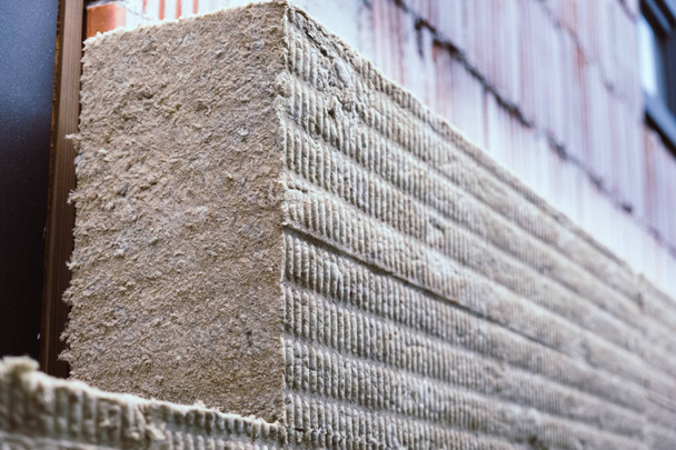 Pannelli isolanti in lana di roccia installati sulla parete della facciata
 - Foto, immagini