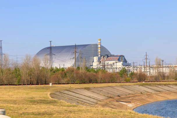 Východní Evropa, Ukrajina, Pripjat, černobylský. Reaktor 4 pokrytý novým uzavíranním sarkofágem splněným v roce 2017. - Fotografie, Obrázek
