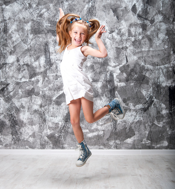 Cute little girl jump - Zdjęcie, obraz