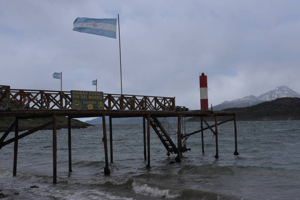 Image of the post office El Correo del Fin del Mundo at the Bahia Lapataia fjord in the extreme south of Tierra Del Fuego - Foto, imagen
