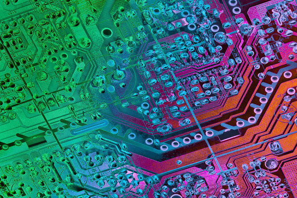 Micro circuit moederbord veelkleurige achtergrond - Foto, afbeelding