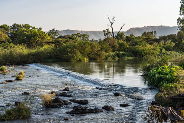 Vista del paisaje cerca de las cataratas del Nilo Azul, Tis-Isat en Etiopía, África
 - Foto, Imagen
