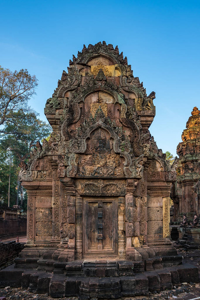 Banteay Srei é um templo hindu dedicado a Shiva em Angkor, Camboja
 - Foto, Imagem