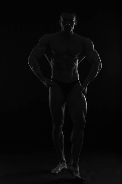 男性示す筋肉 - 写真・画像