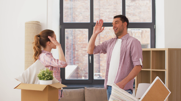 couple moving to new home and making high five - Materiaali, video