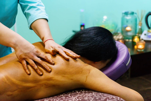 Лікування масажу в спа-центрі
 - Фото, зображення