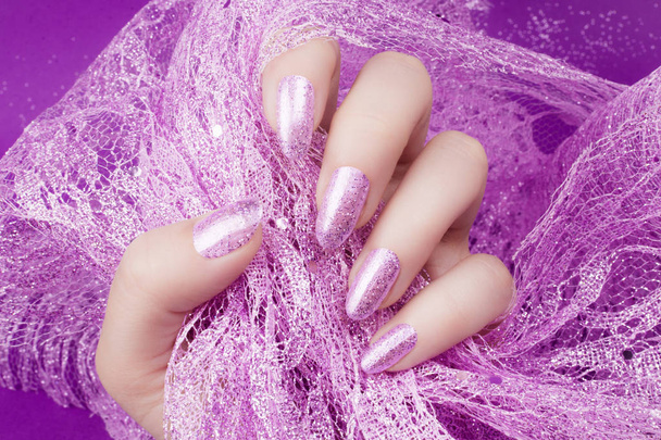 flonkerde roze nagels manicure - Foto, afbeelding