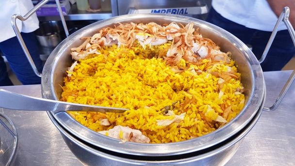 Arroz con pescado, cocina libanesa. Sidón, Líbano
 - Foto, Imagen