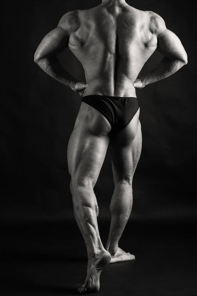男性示す筋肉 - 写真・画像
