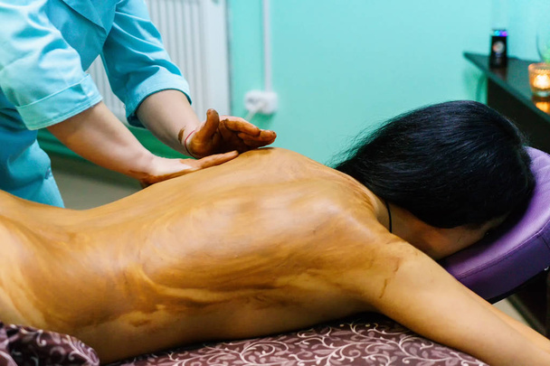 Massage treatment in the spa - Foto, imagen
