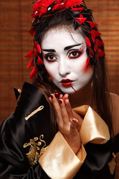 Woman in traditional eastern costume - Fotografie, Obrázek