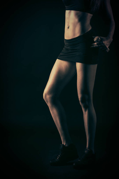 Muscular young woman athlete - Foto, Bild
