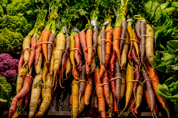 Bouquets de carottes à vendre
 - Photo, image