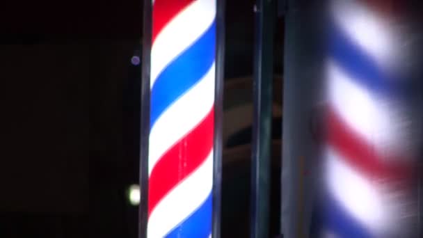 Barber Shop pole szimbólum férfi fodrászüzletben - Felvétel, videó