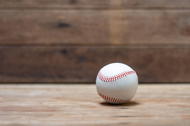 Baseball na streszczenie tła i czerwone szwy baseball. Odrobina - Zdjęcie, obraz