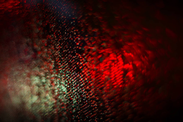 Абстрактный размытый фон красного освещения во время дождя
 - Фото, изображение