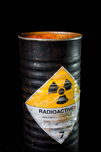 Calor em recipiente cilíndrico de material radioativo - Foto, Imagem