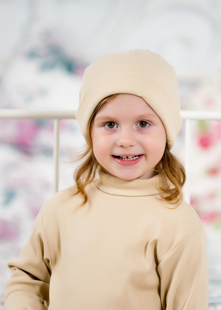 Happy girl in a sweater and hat - Fotoğraf, Görsel