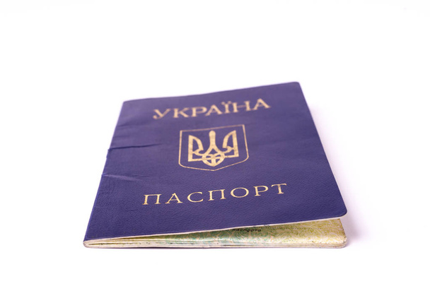 Mavi Ukrayna pasaportu beyaz arka plan üzerinde izole. Pasaport i - Fotoğraf, Görsel