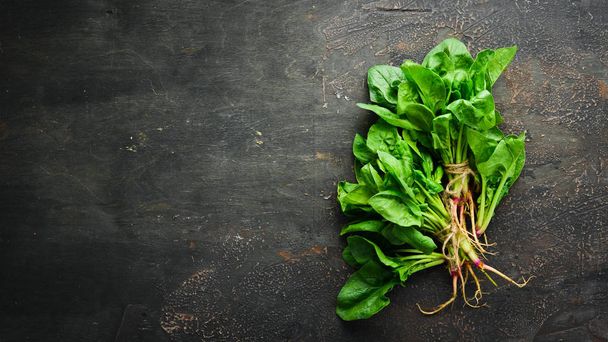 Fresh spinach on a brown background. Healthy food. Top view. Free space for your text. - Valokuva, kuva