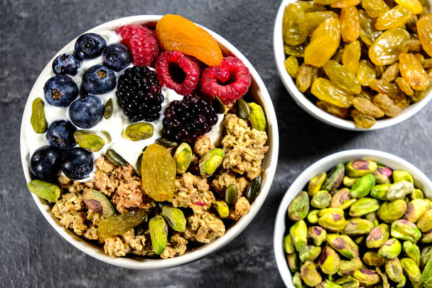 Śniadanie Bowl zbóż jogurt i owoce - Zdjęcie, obraz