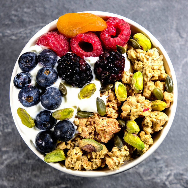 Śniadanie Bowl zbóż jogurt i owoce - Zdjęcie, obraz