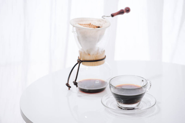 Übergießen Tropfprozess Kaffee im Retro-Filtereffekt mit Kopierraum für Text - Foto, Bild