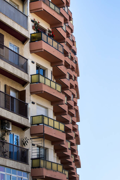 Nowoczesny kompleks apartamentów hiszpańskich - Zdjęcie, obraz
